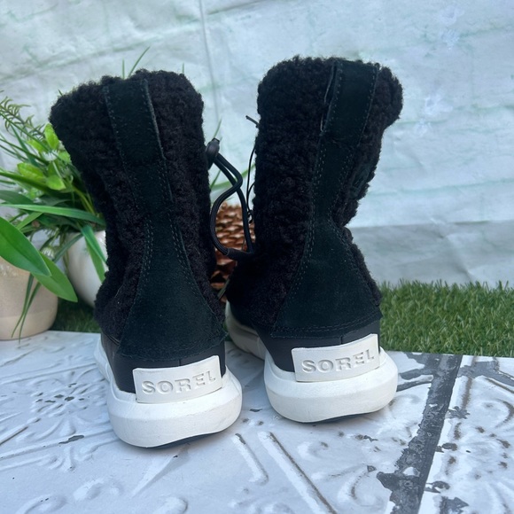 Sorel Explorer Faux Shearling
Waterproof Boot size 7 like new - Picture 7 of 16
